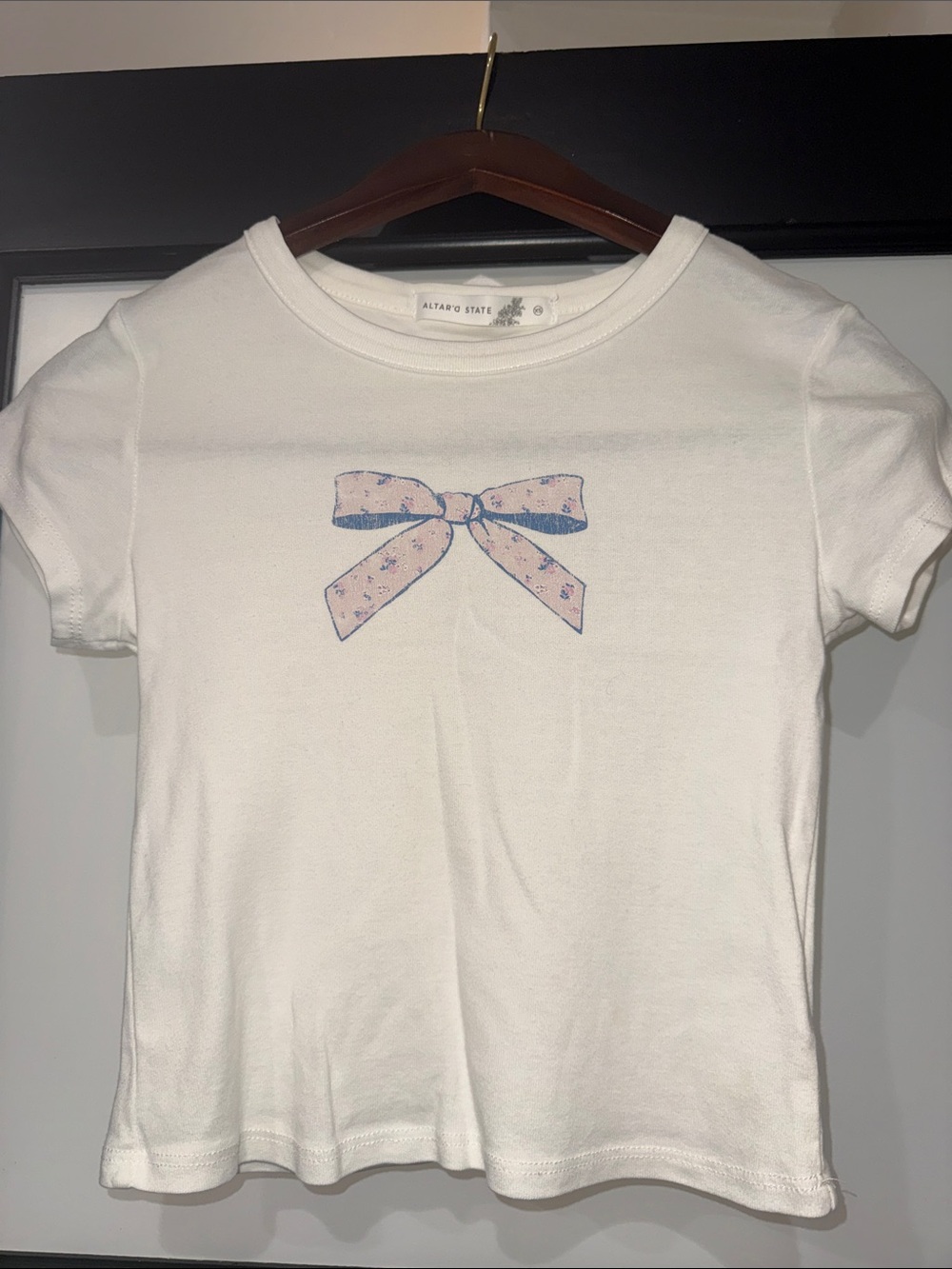 Altar’d State Floral Bow Graphic Tee XS Excellent Condition
